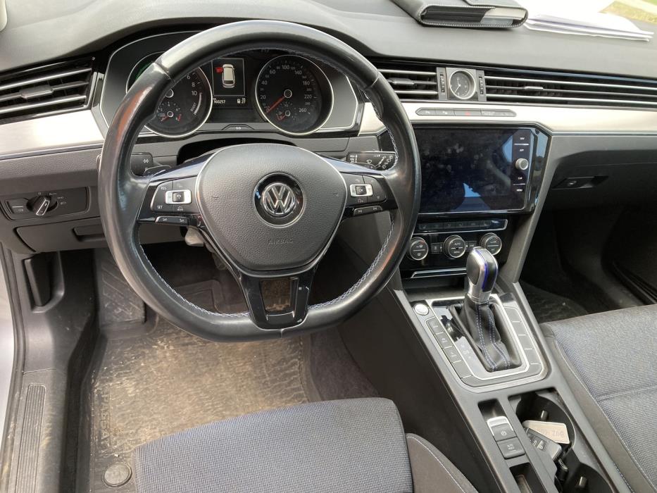 VOLKSWAGEN Passat 2018