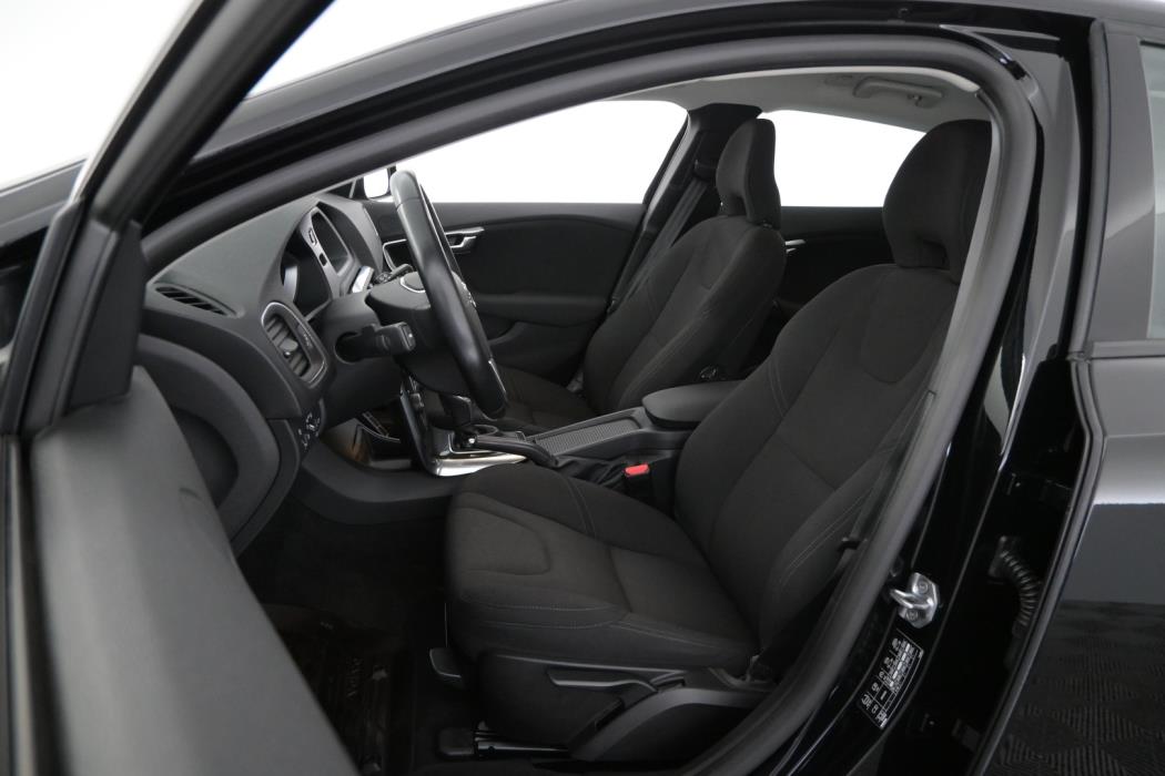 VOLVO V40 2017