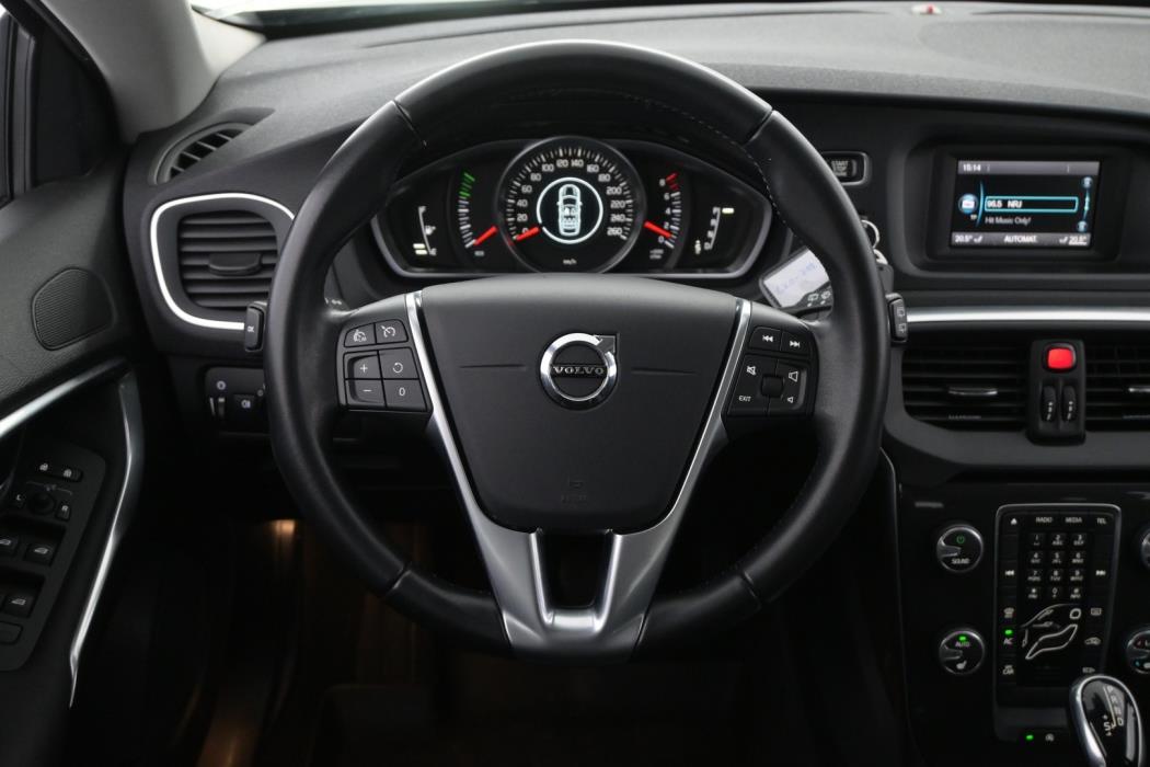 VOLVO V40 2017