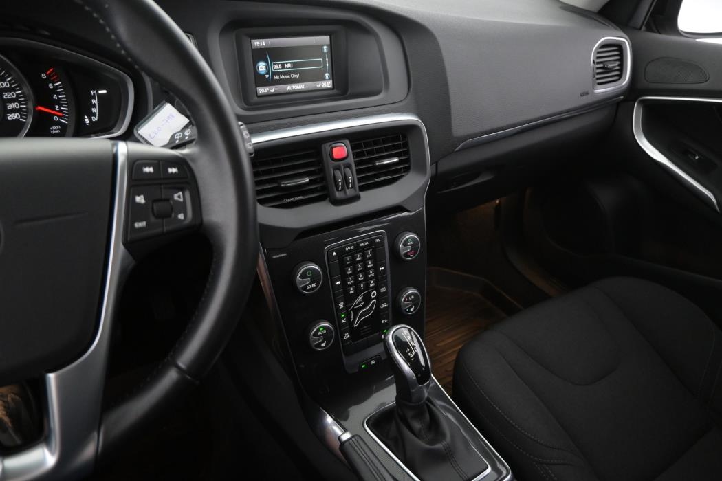 VOLVO V40 2017