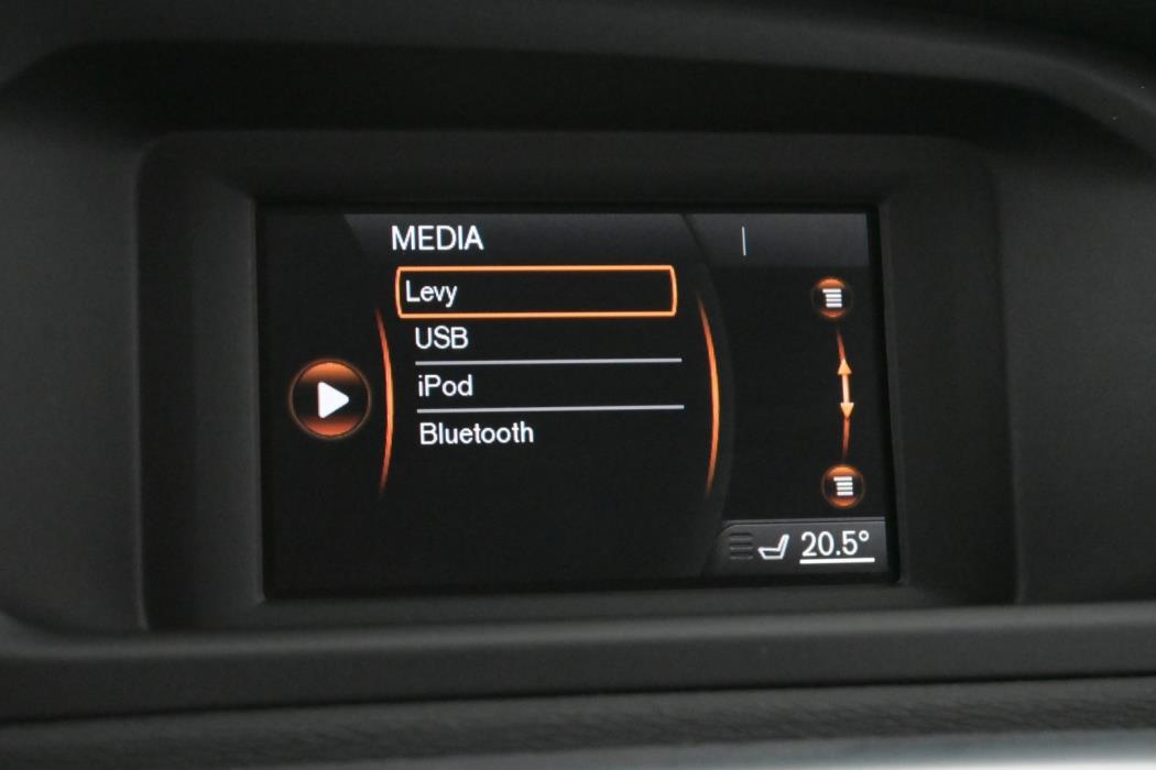VOLVO V40 2017