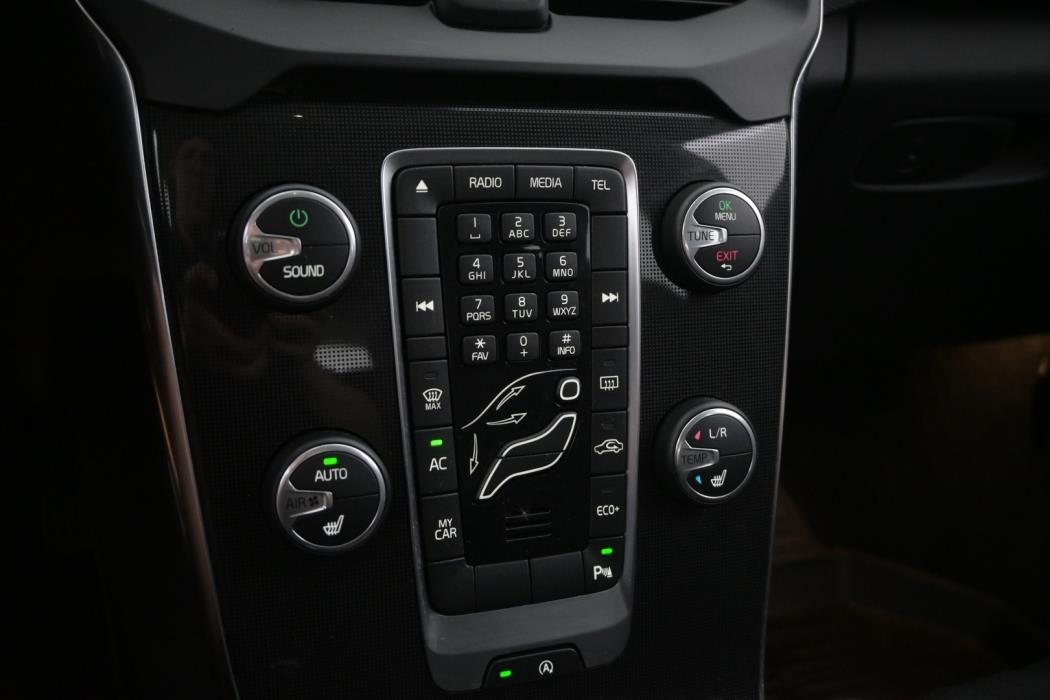 VOLVO V40 2017