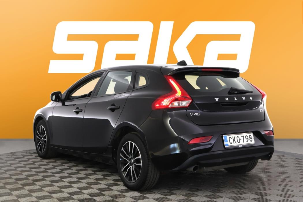 VOLVO V40 2017