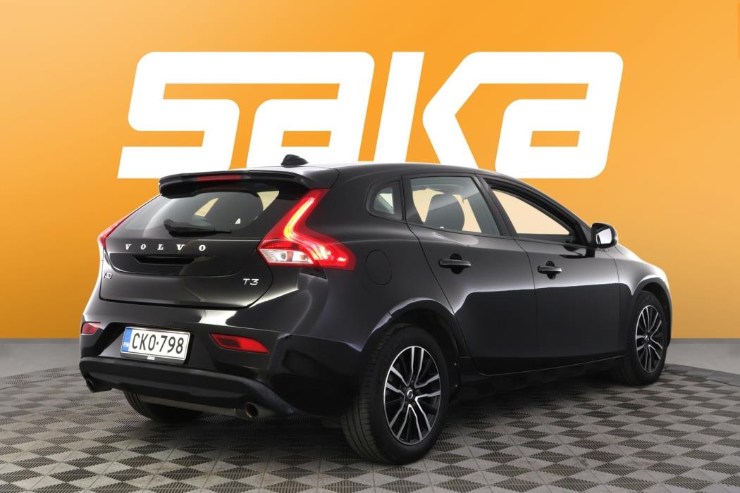 VOLVO V40 2017