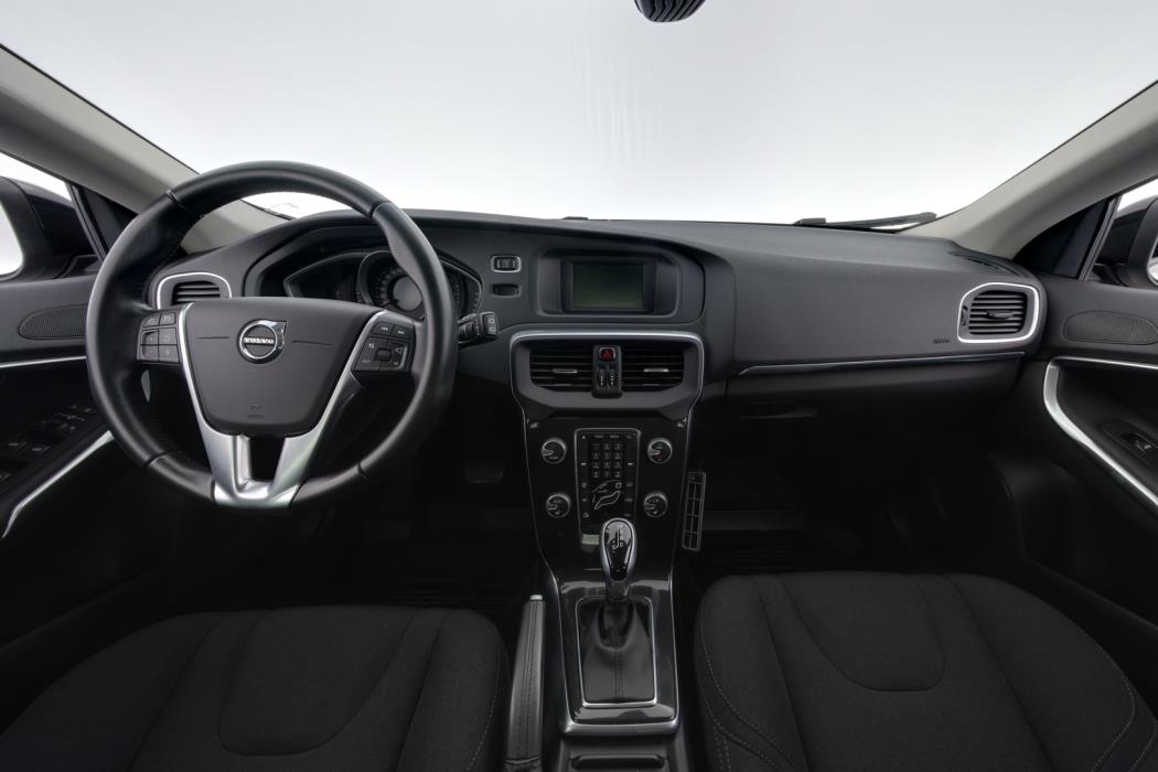 VOLVO V40 2017