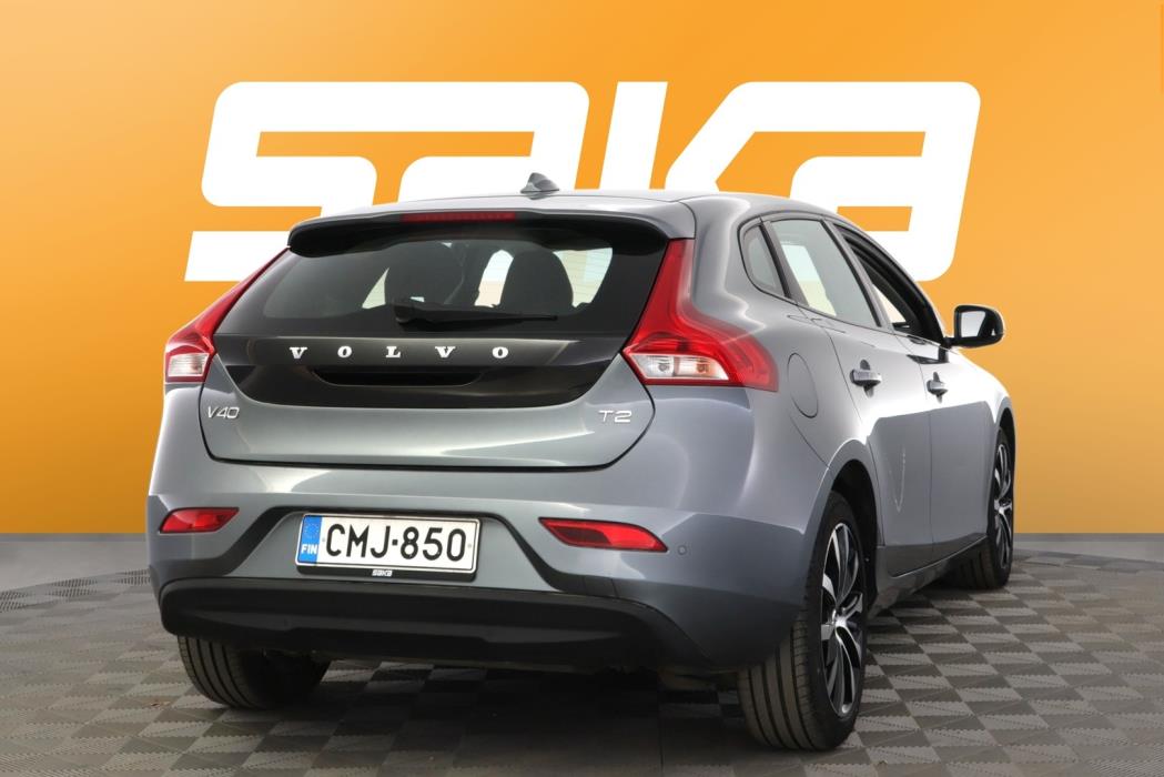 VOLVO V40 2019