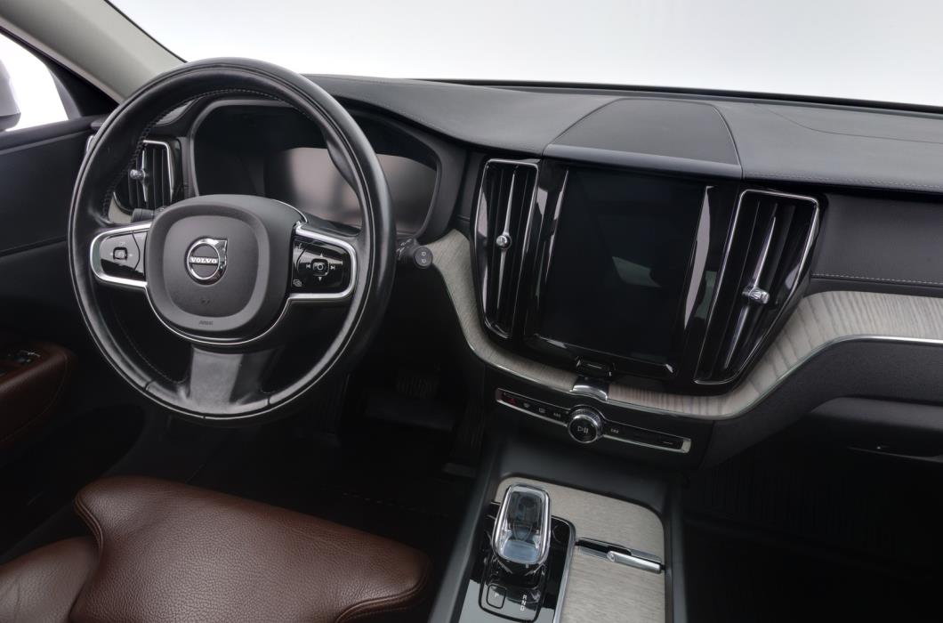VOLVO XC60 2020