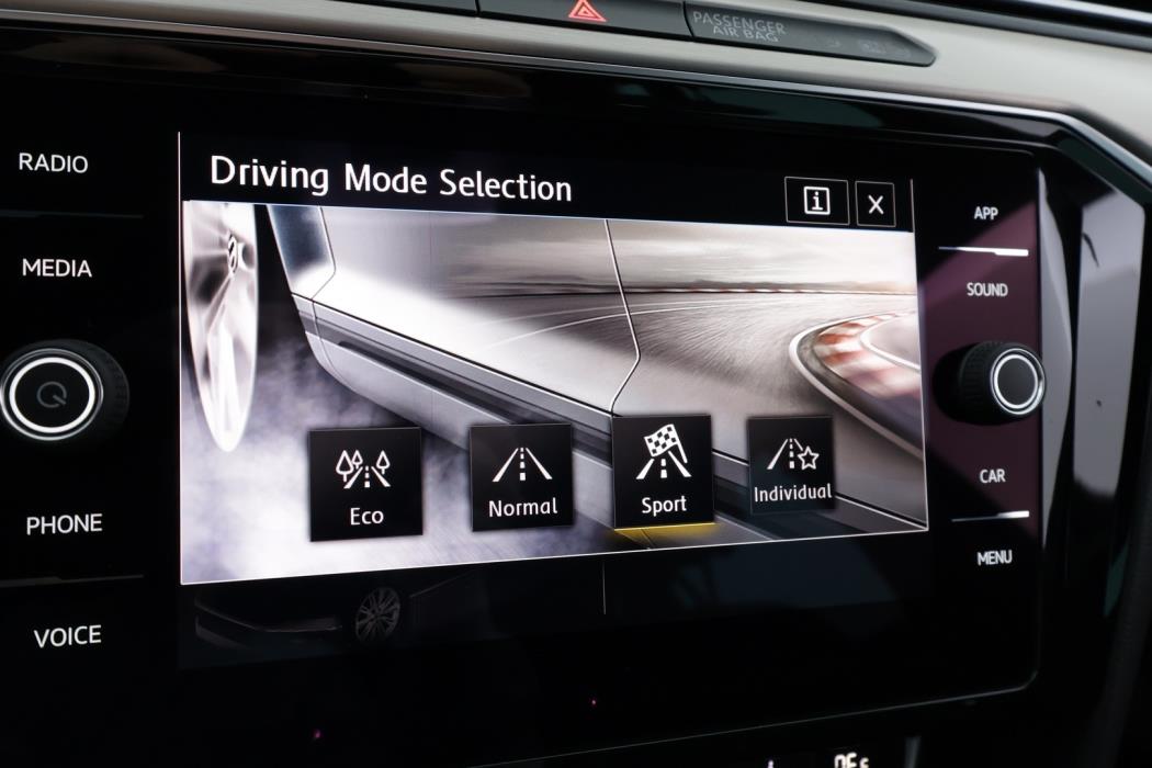 VOLKSWAGEN Passat 2018