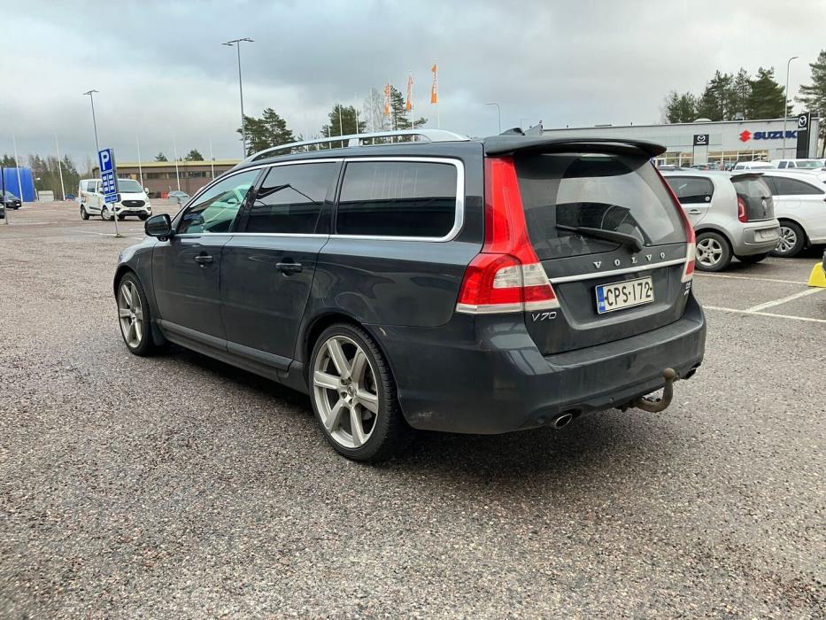 VOLVO V70 2015