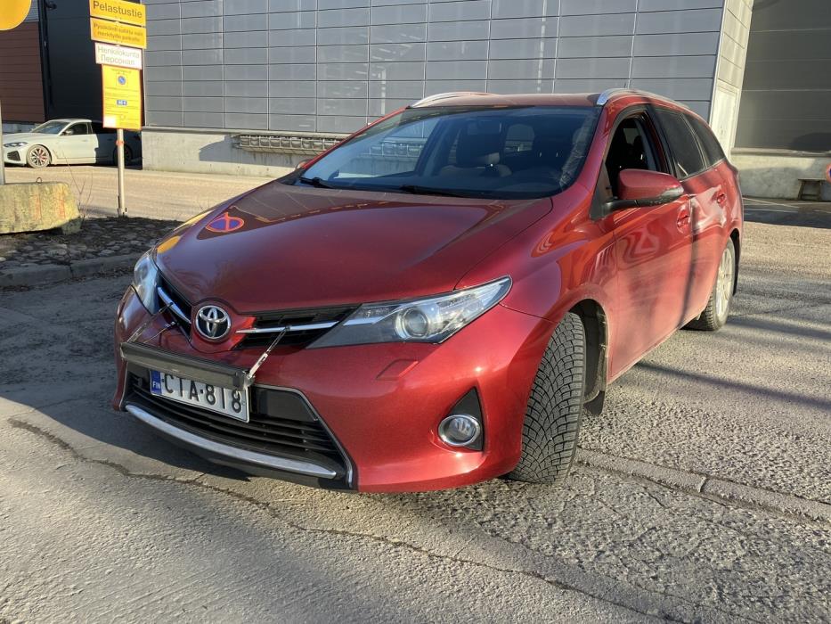 TOYOTA Auris 2015