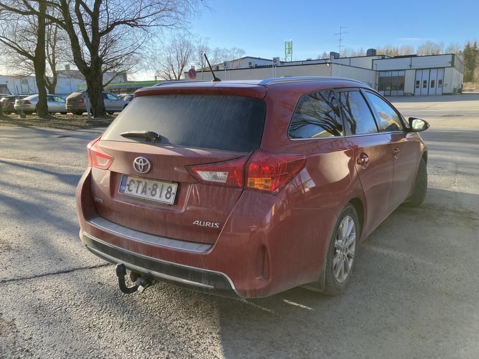 TOYOTA Auris 2015