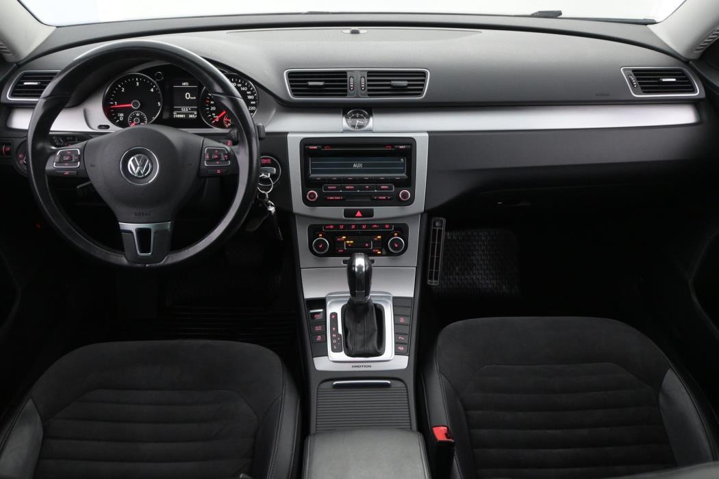 VOLKSWAGEN Passat 2012