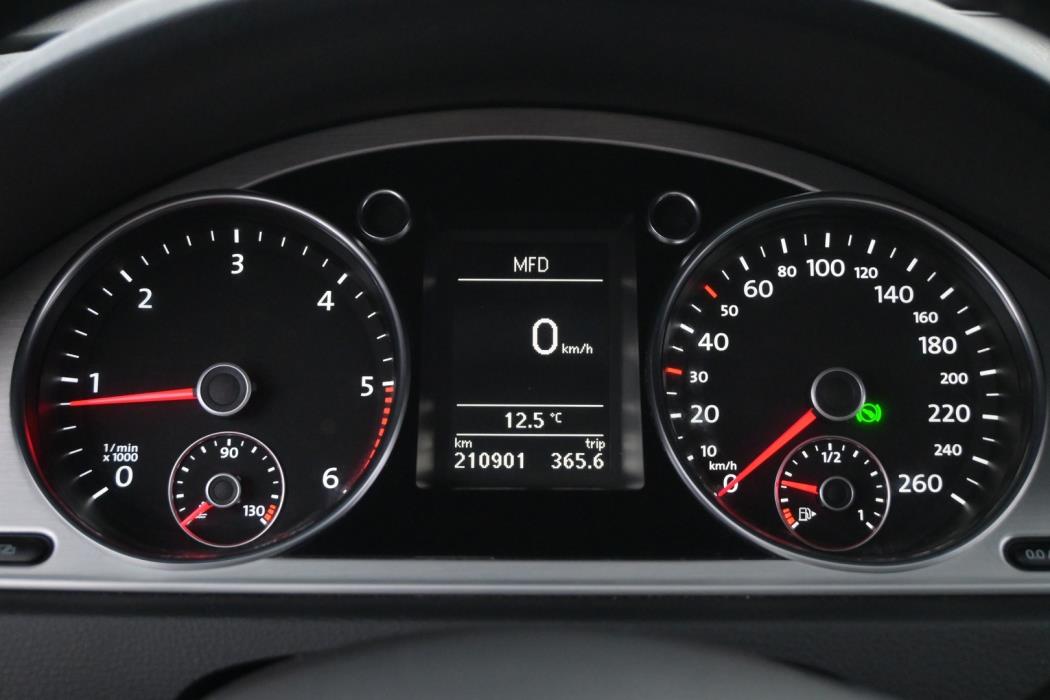 VOLKSWAGEN Passat 2012