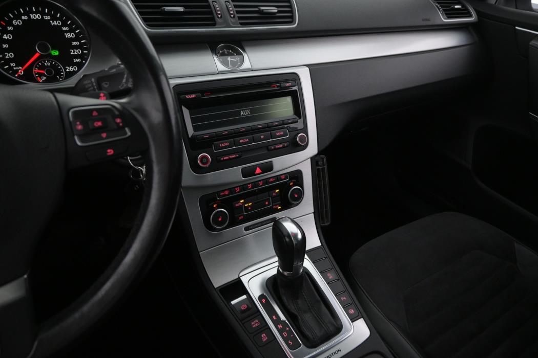 VOLKSWAGEN Passat 2012