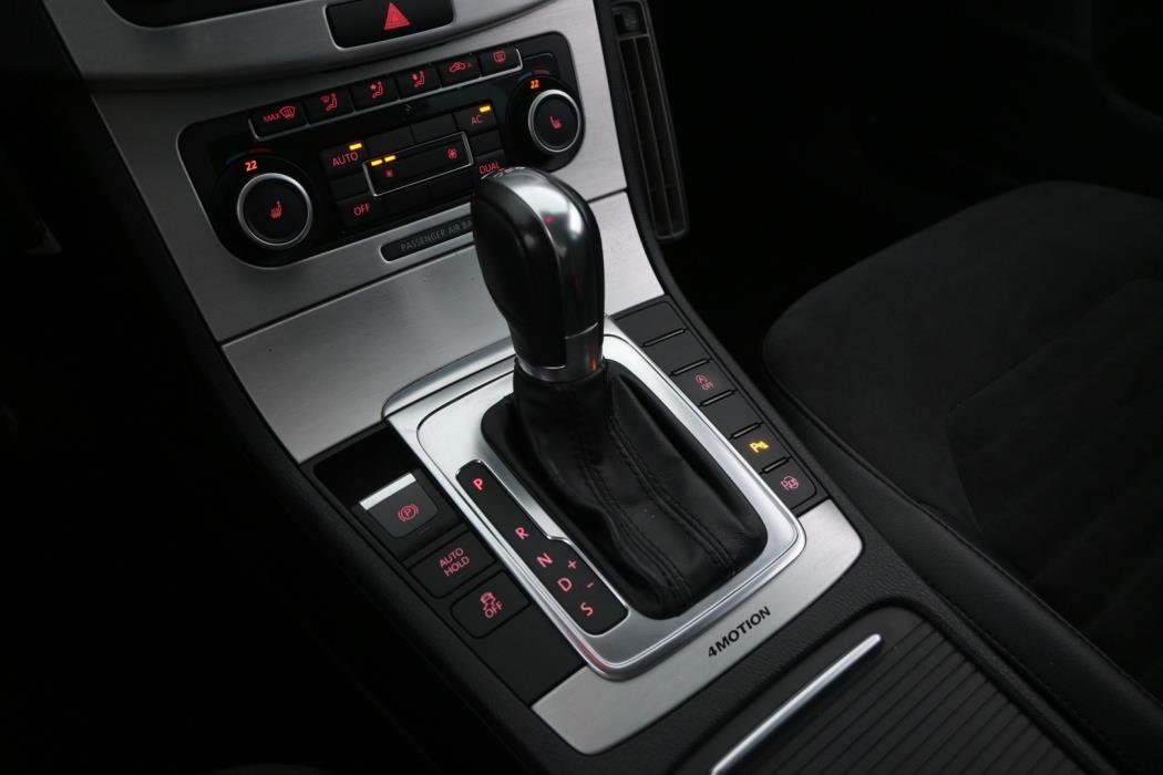 VOLKSWAGEN Passat 2012