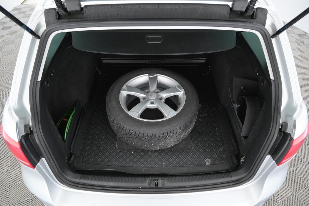 VOLKSWAGEN Passat 2012