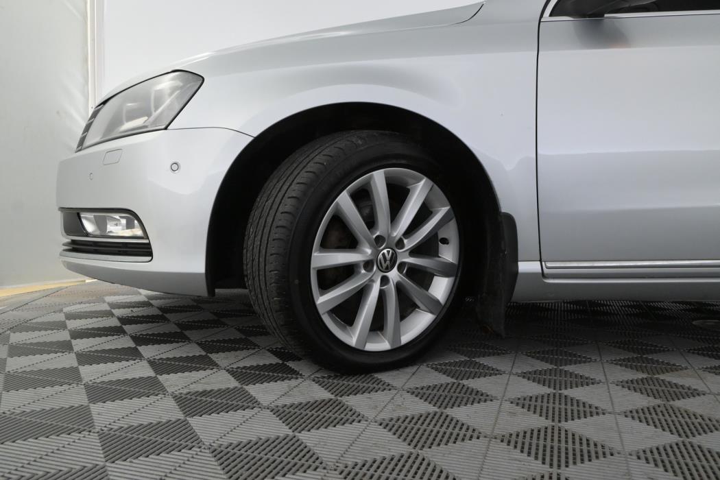 VOLKSWAGEN Passat 2012