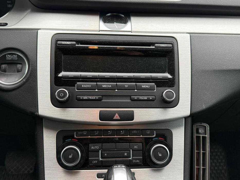 VOLKSWAGEN Passat 2012