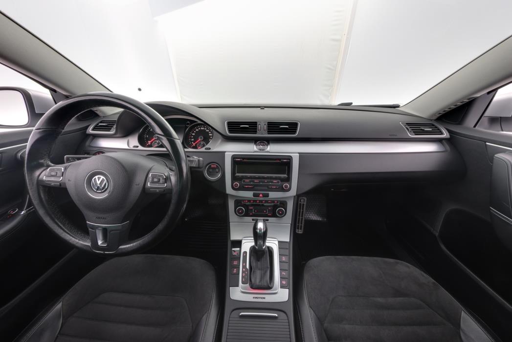 VOLKSWAGEN Passat 2012