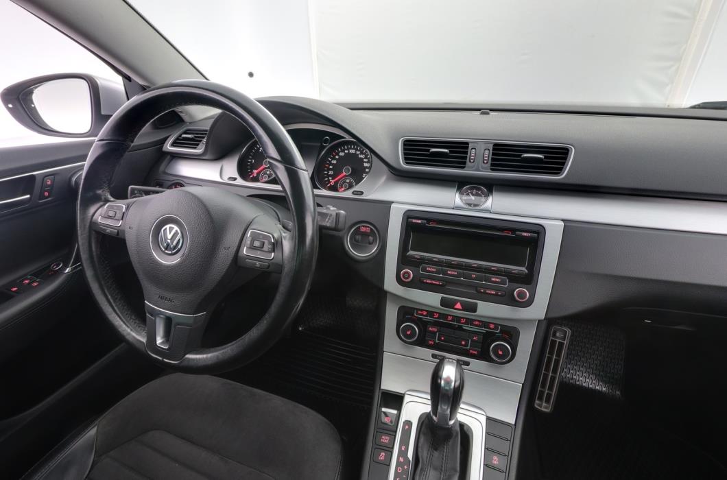 VOLKSWAGEN Passat 2012