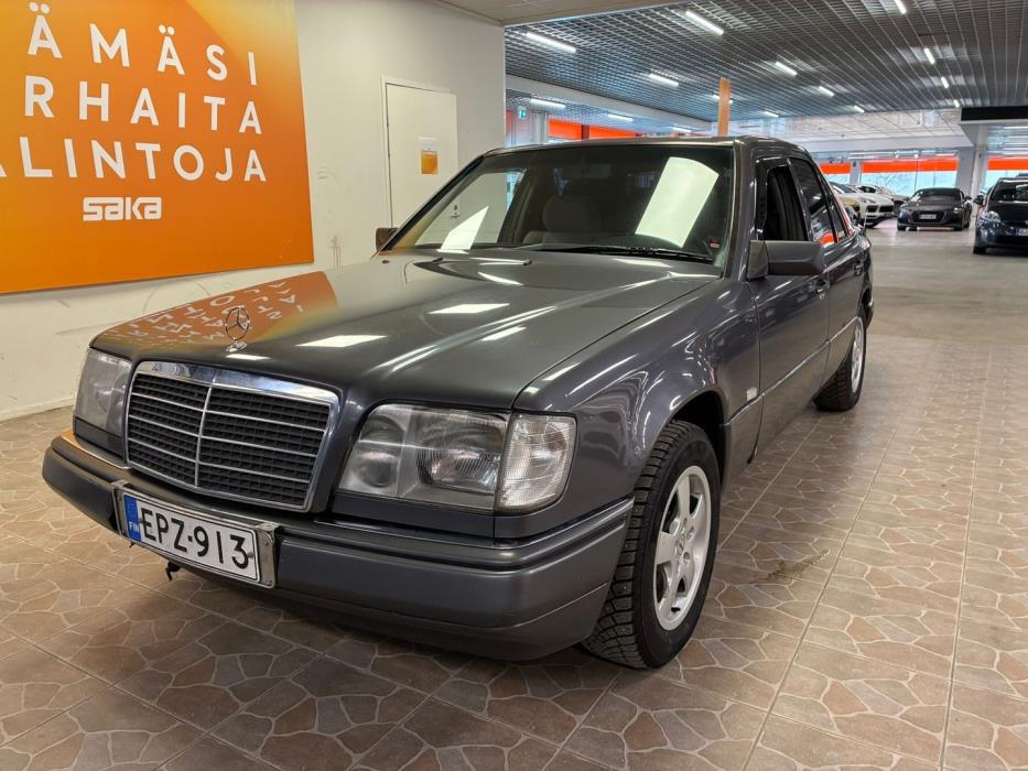 MERCEDES-BENZ E 1995