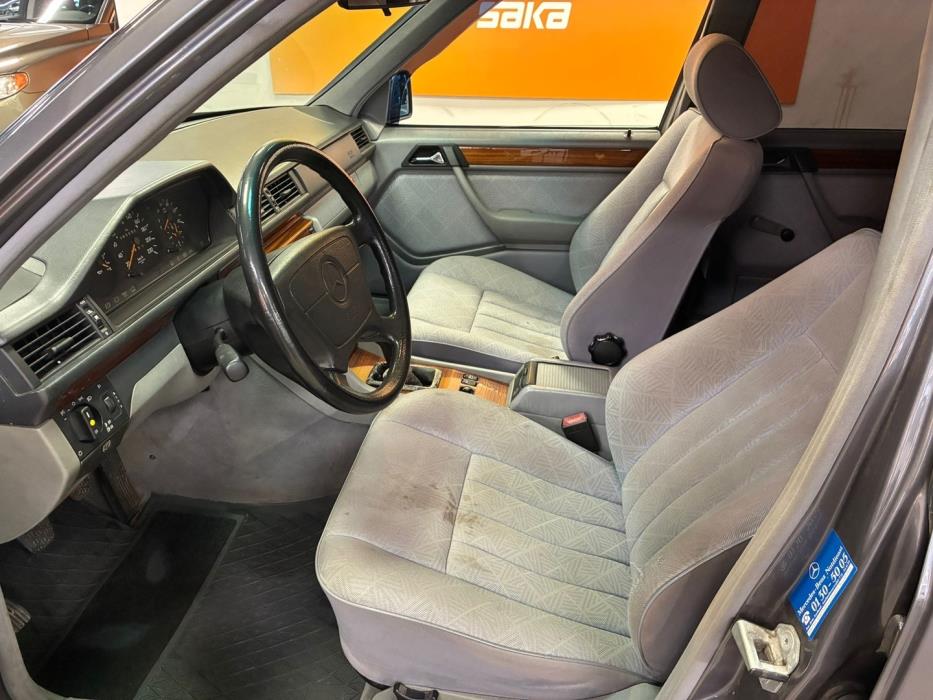 MERCEDES-BENZ E 1995