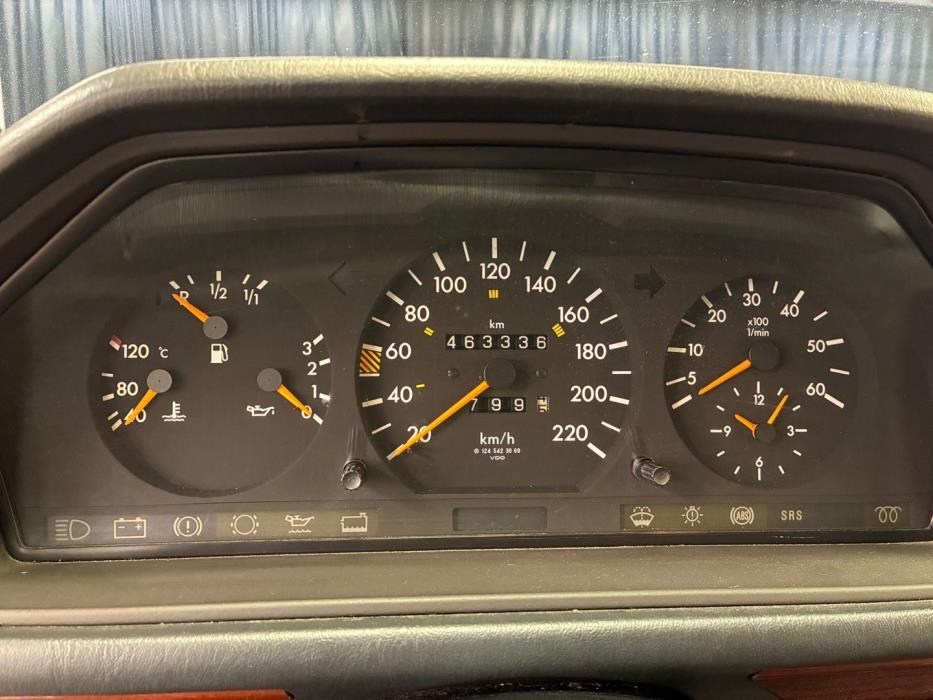 MERCEDES-BENZ E 1995