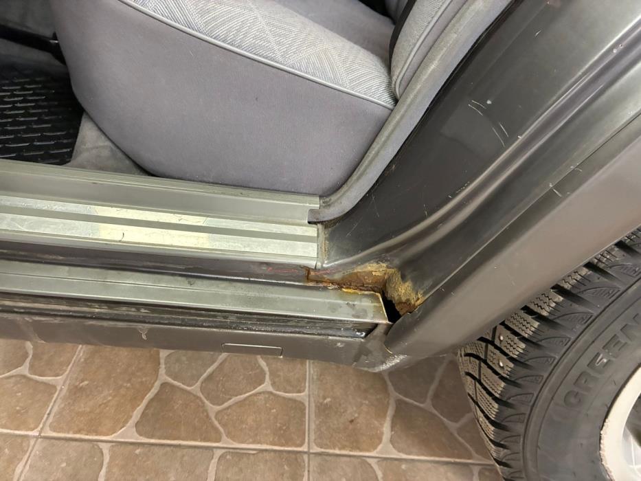 MERCEDES-BENZ E 1995