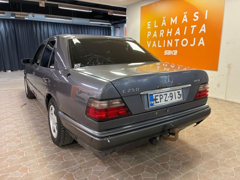 MERCEDES-BENZ E 1995