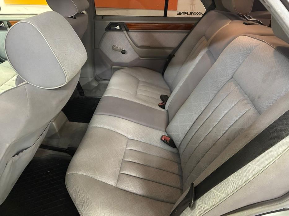 MERCEDES-BENZ E 1995