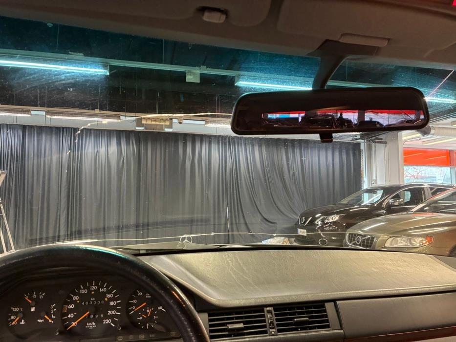 MERCEDES-BENZ E 1995