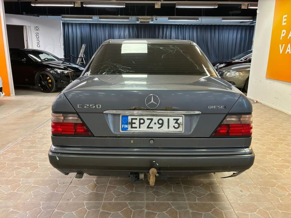 MERCEDES-BENZ E 1995