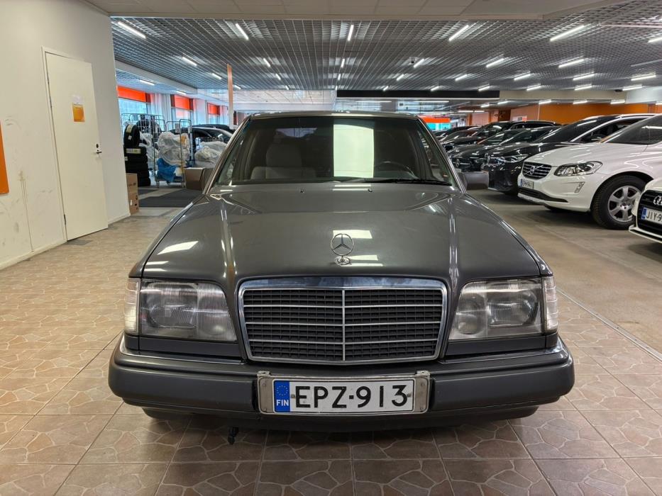 MERCEDES-BENZ E 1995