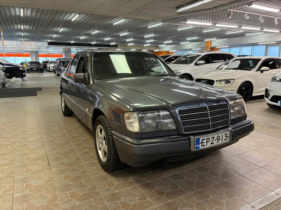 MERCEDES-BENZ E 1995