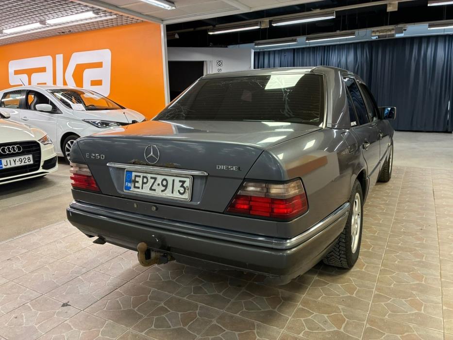 MERCEDES-BENZ E 1995