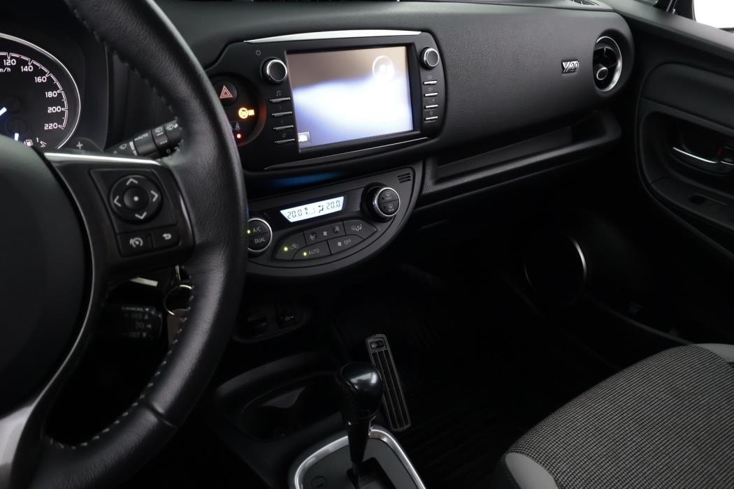 TOYOTA Yaris 2019