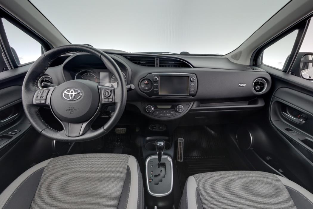 TOYOTA Yaris 2019