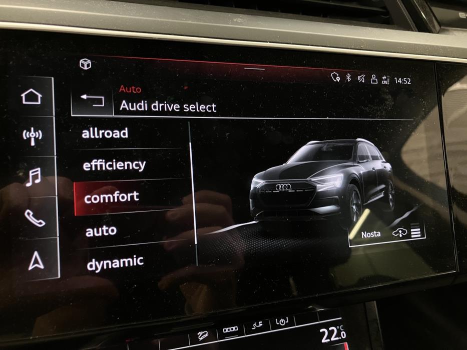 AUDI e-tron 2021