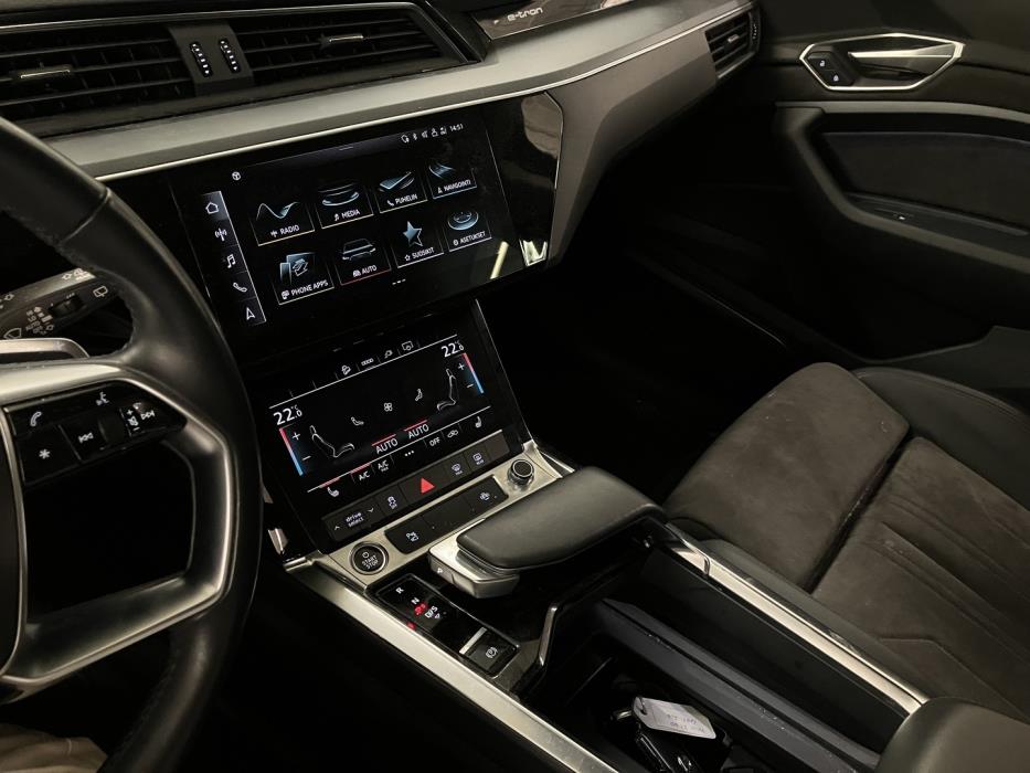 AUDI e-tron 2021
