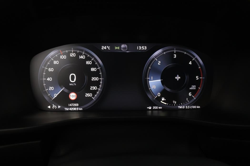 VOLVO XC40 2019