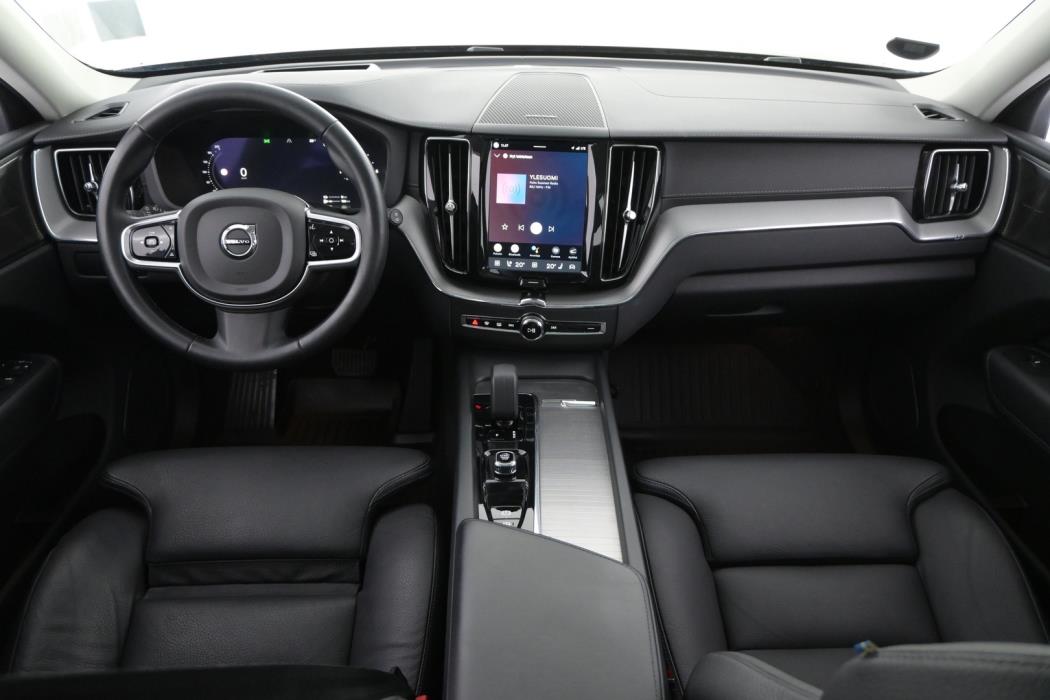 VOLVO XC60 2023