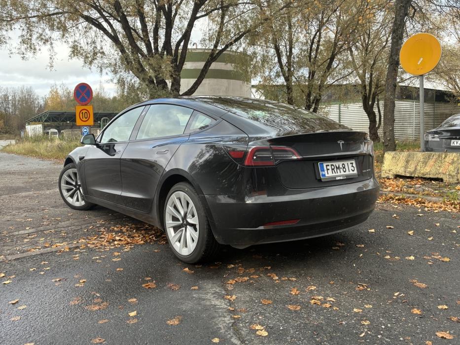 TESLA Model 3 2023