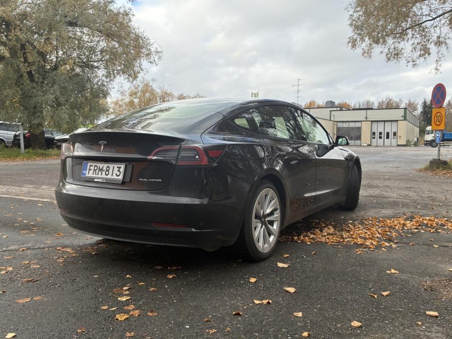 TESLA Model 3 2023