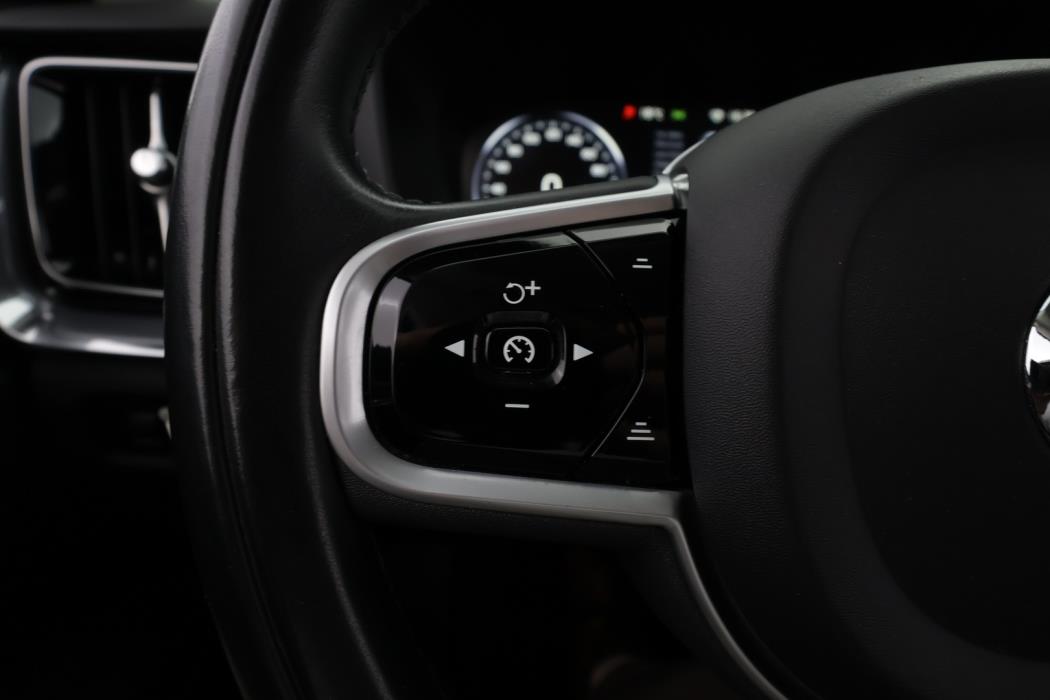 VOLVO V60 2021