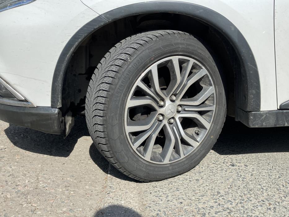 MITSUBISHI Outlander 2016