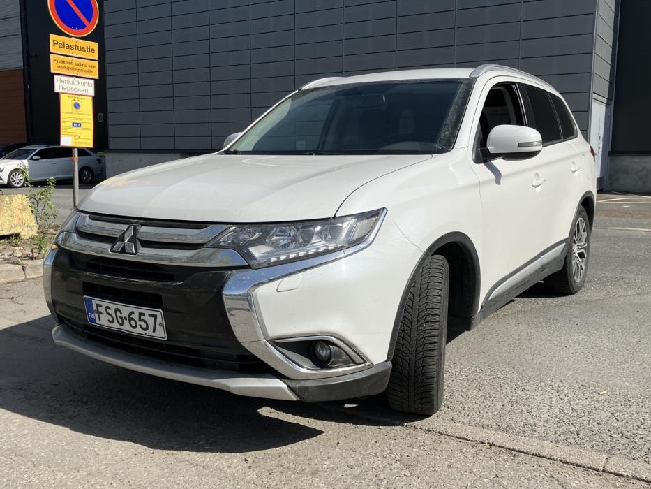 MITSUBISHI Outlander 2016