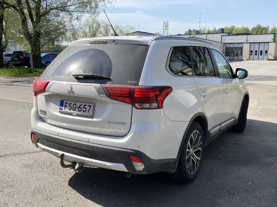 MITSUBISHI Outlander 2016