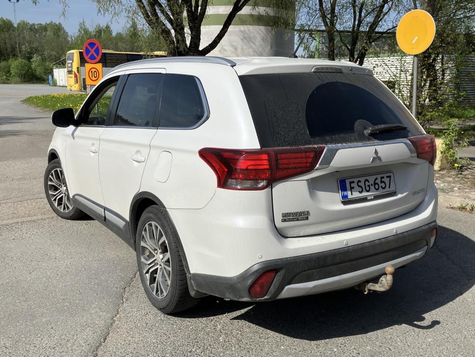 MITSUBISHI Outlander 2016