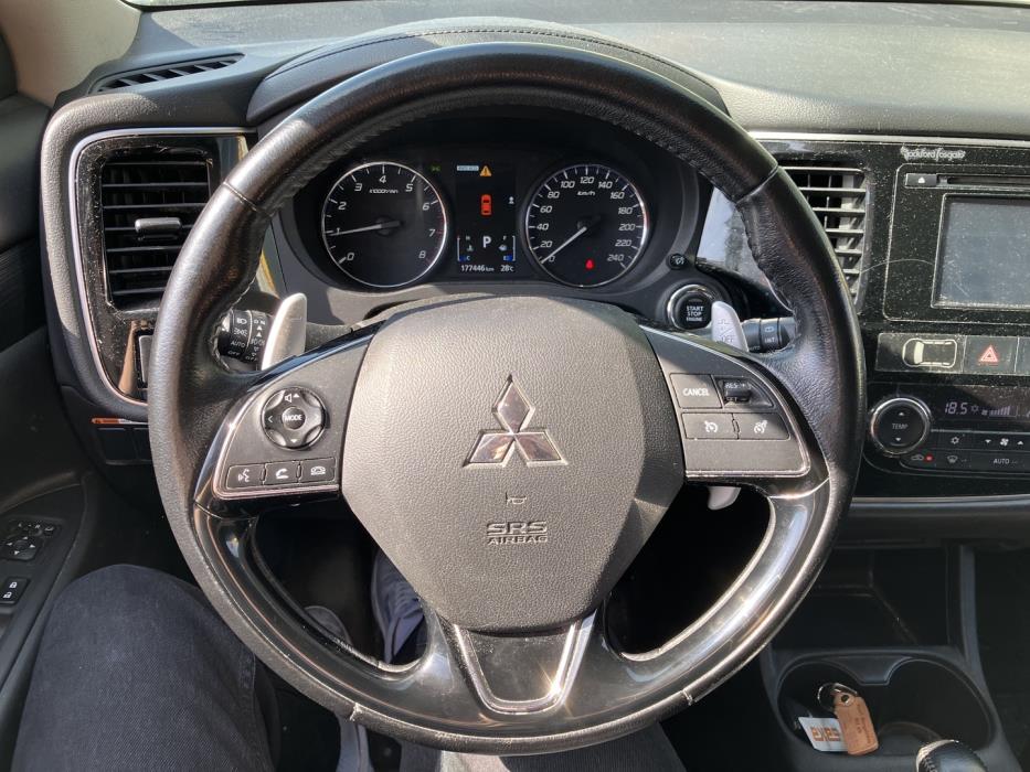MITSUBISHI Outlander 2016