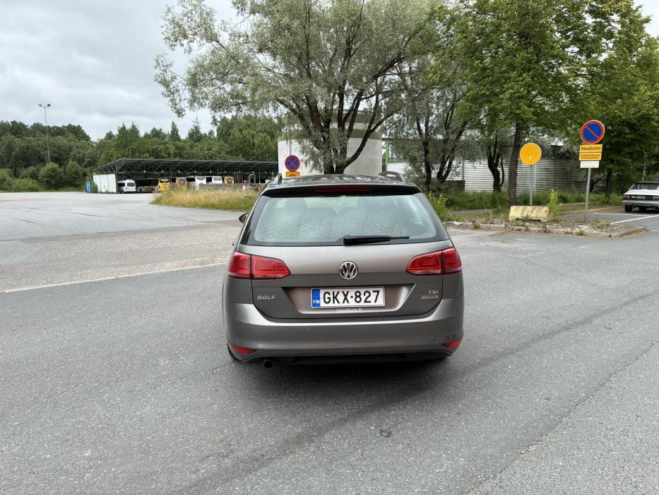 VOLKSWAGEN Golf 2014
